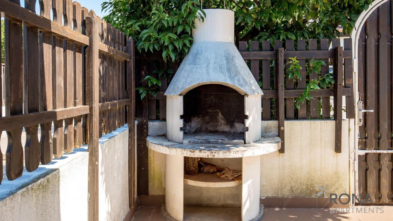 Rona Holiday Home Ana Porec Bagian luar foto